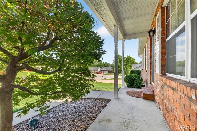 586 Monty View, Washington, MO 63090