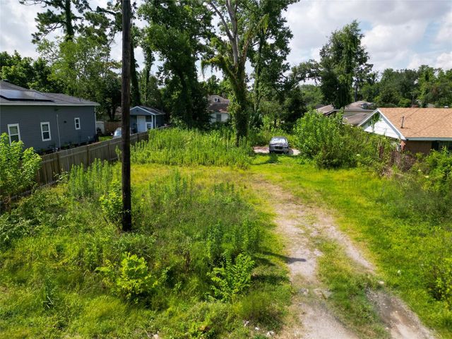 8322 Carolwood Drive, Houston, TX 77028