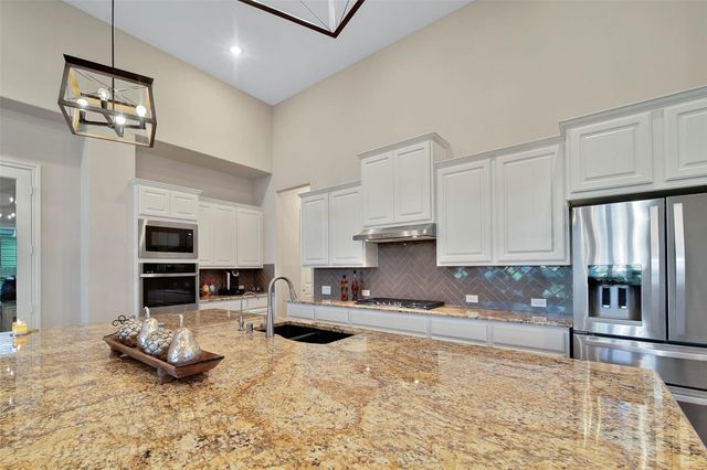 15527 Salmon Springs Drive, Conroe, TX 77302