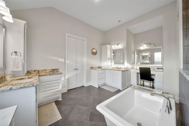 15527 Salmon Springs Drive, Conroe, TX 77302