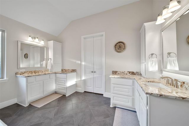 15527 Salmon Springs Drive, Conroe, TX 77302