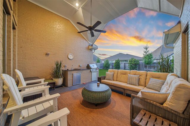 15527 Salmon Springs Drive, Conroe, TX 77302