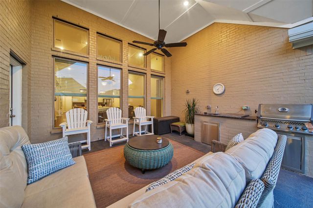 15527 Salmon Springs Drive, Conroe, TX 77302
