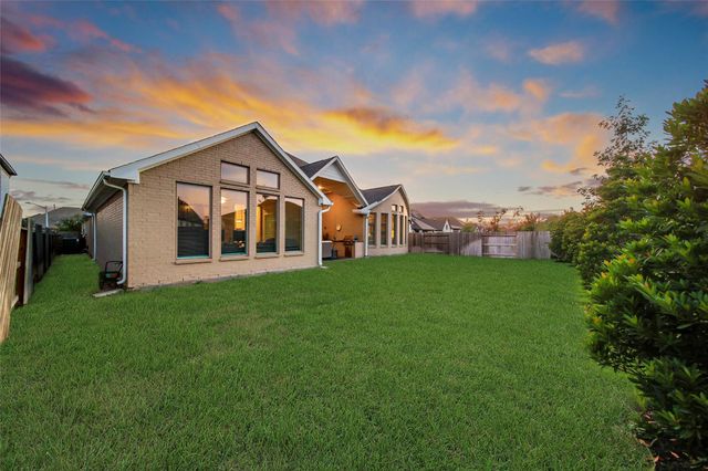 15527 Salmon Springs Drive, Conroe, TX 77302