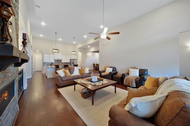 15527 Salmon Springs Drive, Conroe, TX 77302