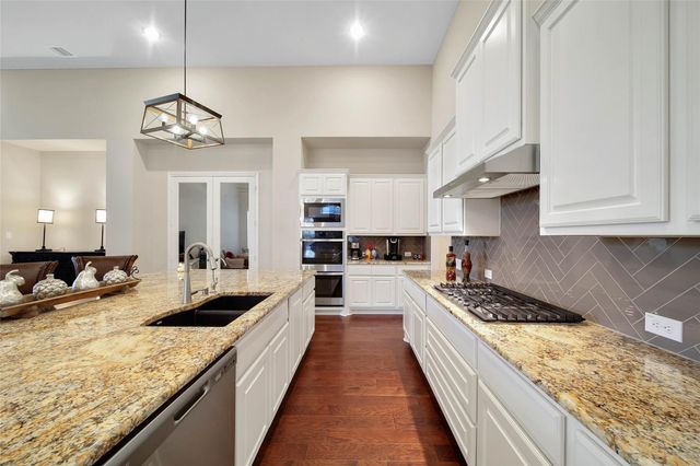 15527 Salmon Springs Drive, Conroe, TX 77302