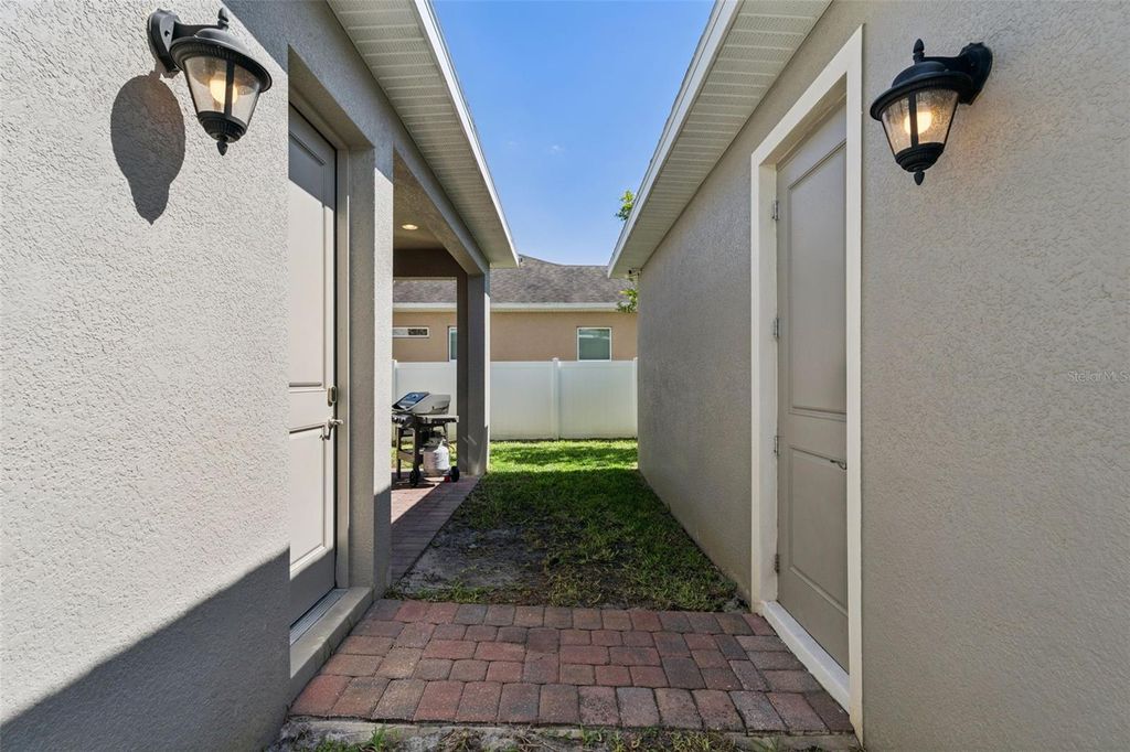 Image 34 of property listing at 7212 DESERT MANDARIN STREET, Winter Garden, FL 34787