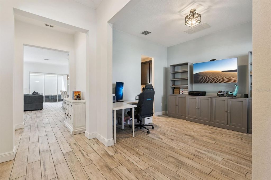 Image 5 of property listing at 7212 DESERT MANDARIN STREET, Winter Garden, FL 34787