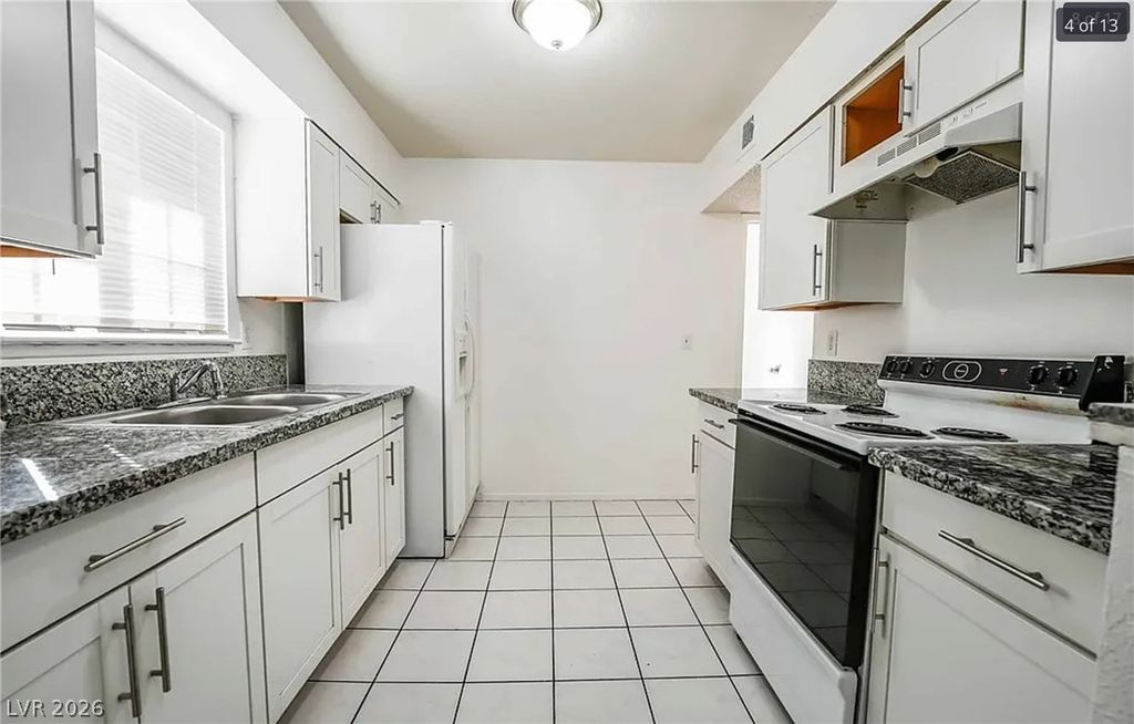 32 Gold Bar Court, Las Vegas, NV 89110 — photo 2