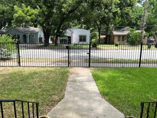 2511 E Cesar Chavez ST, Austin, TX 78702