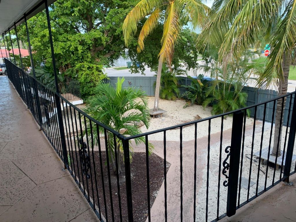 600 NE 46th Court 4, Oakland Park, FL 33334