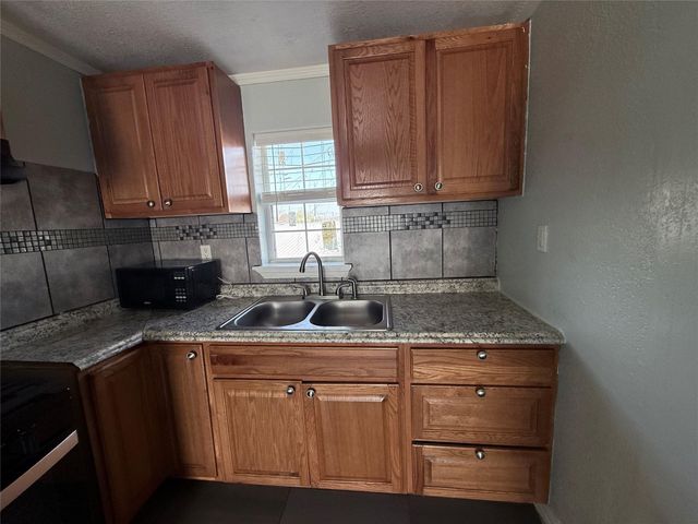 13809 Hershe Street B, Houston, TX 77015