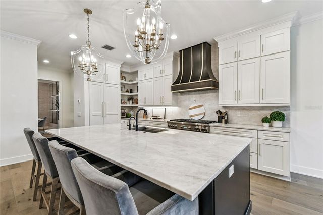 4111 W SWANN AVENUE, Tampa, FL 33609