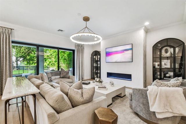 4111 W SWANN AVENUE, Tampa, FL 33609