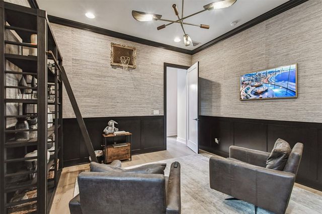 4111 W SWANN AVENUE, Tampa, FL 33609