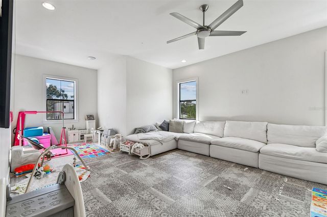 4111 W SWANN AVENUE, Tampa, FL 33609