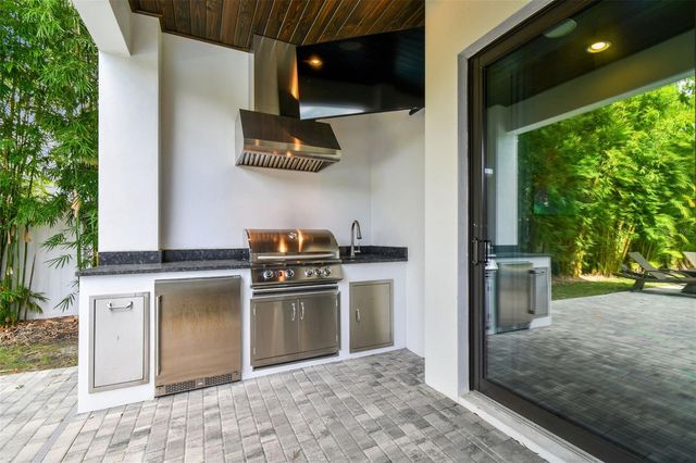 4111 W SWANN AVENUE, Tampa, FL 33609