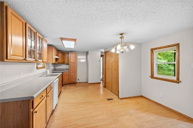 16195 Locust Lane, Fayetteville, AR 72704