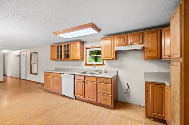 16195 Locust Lane, Fayetteville, AR 72704