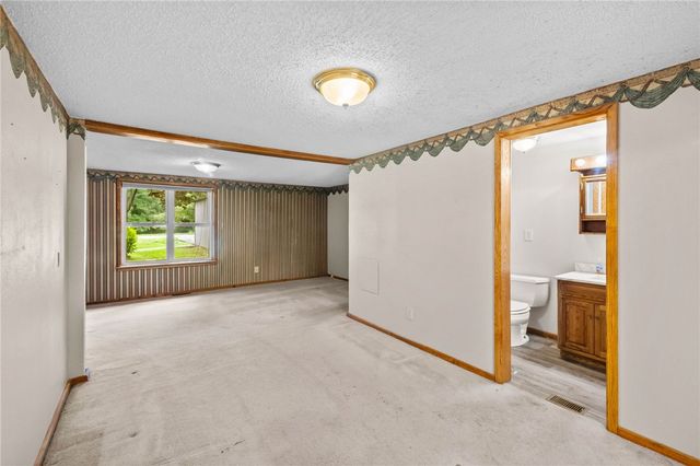 16195 Locust Lane, Fayetteville, AR 72704