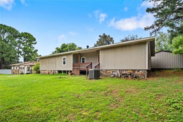 16195 Locust Lane, Fayetteville, AR 72704