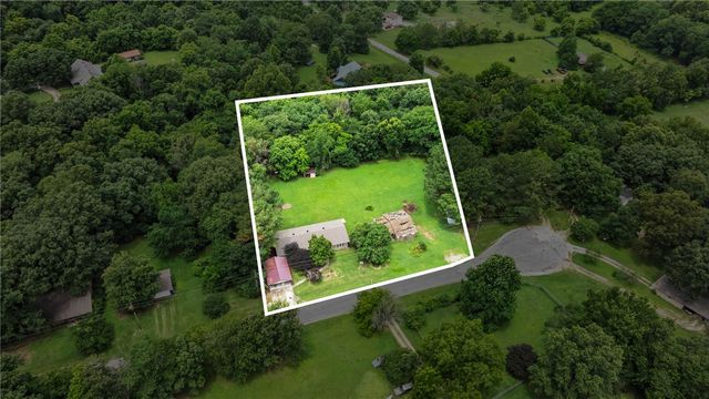 16195 Locust Lane, Fayetteville, AR 72704