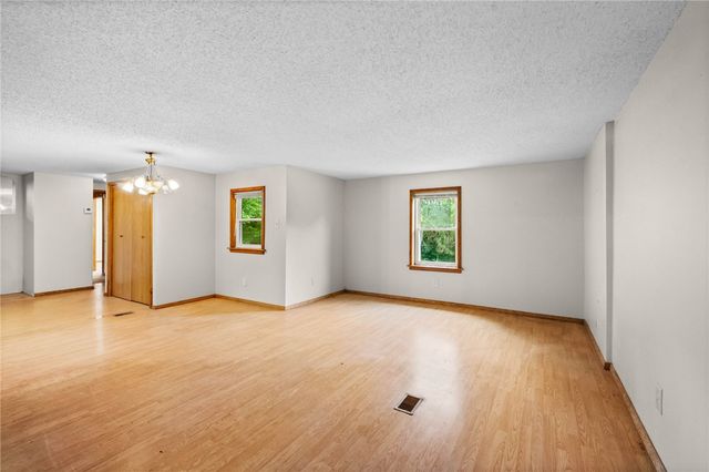 16195 Locust Lane, Fayetteville, AR 72704