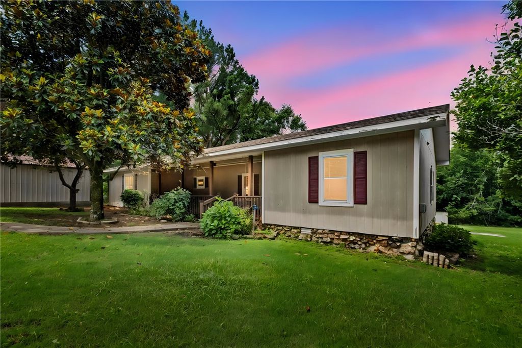 16195 Locust Lane, Fayetteville, AR 72704