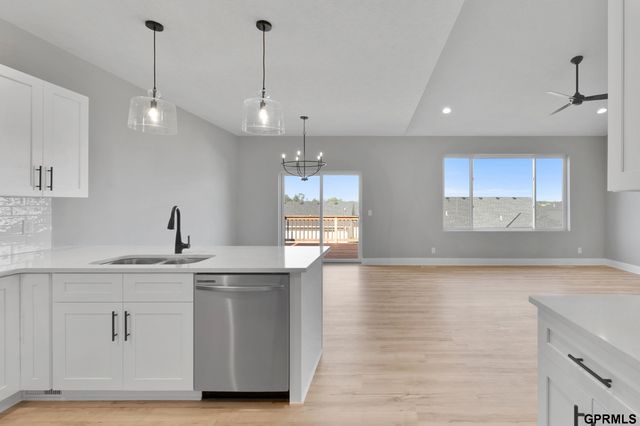 425 N 105th Street, Lincoln, NE 68527