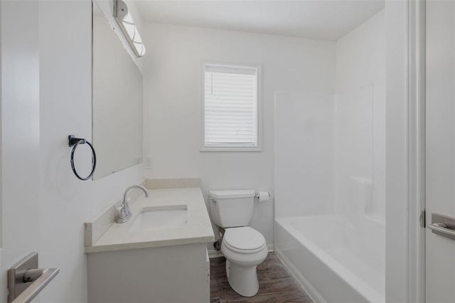 78 E End Avenue E, Sulphur, LA 70663