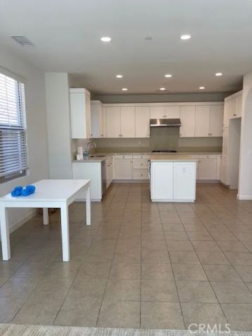 111 Holly Springs, Irvine, CA 92618