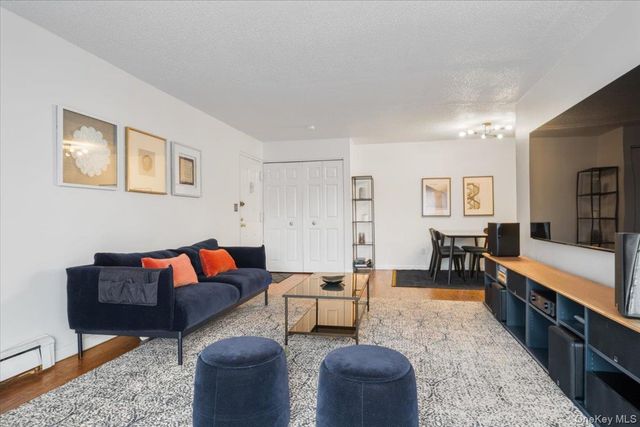 555 Central Park Avenue 109, Scarsdale, NY 10583