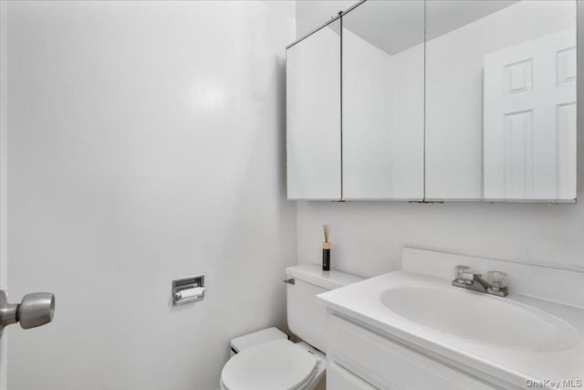 555 Central Park Avenue 109, Scarsdale, NY 10583