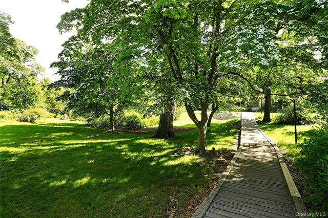 555 Central Park Avenue 109, Scarsdale, NY 10583