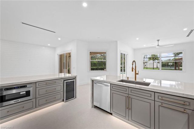 440 20th AVE NE, Naples, FL 34120
