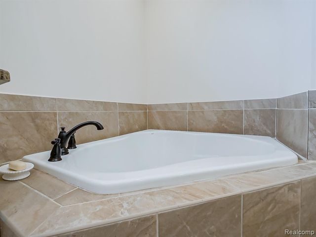 7212 Berry Field, West Bloomfield, MI 48322