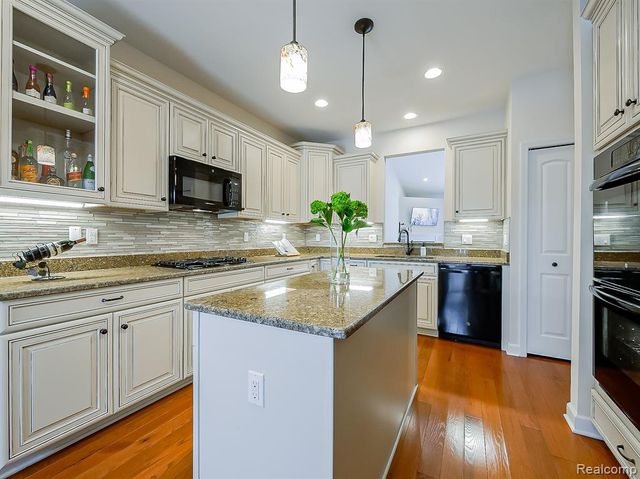 7212 Berry Field, West Bloomfield, MI 48322