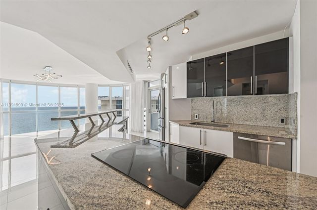 6301 Collins Ave 2203, Miami Beach, FL 33141