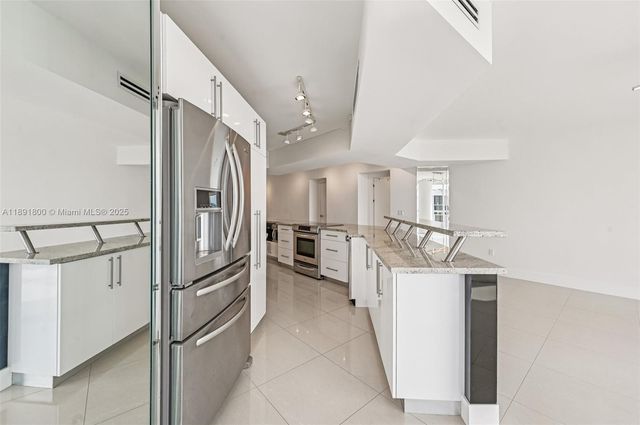 6301 Collins Ave 2203, Miami Beach, FL 33141
