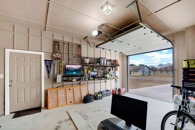 445 Spanish Grant, Bandera, TX 78003