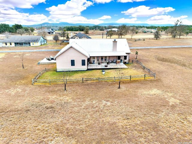 445 Spanish Grant, Bandera, TX 78003