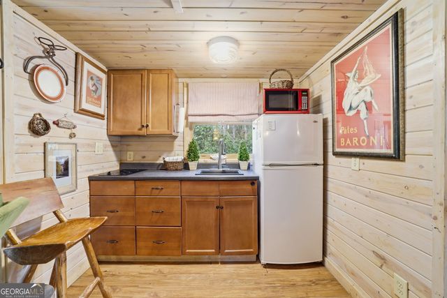 91 Rose Circle, Clayton, GA 30525