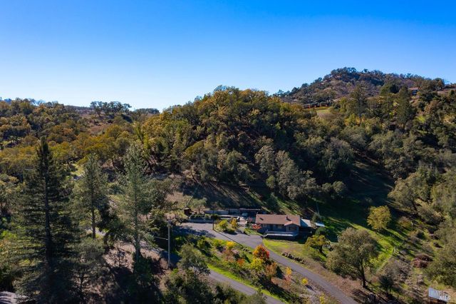 5100 W Soda Rock Ln, Healdsburg, CA 95448