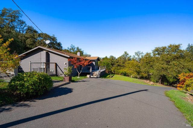 5100 W Soda Rock Ln, Healdsburg, CA 95448