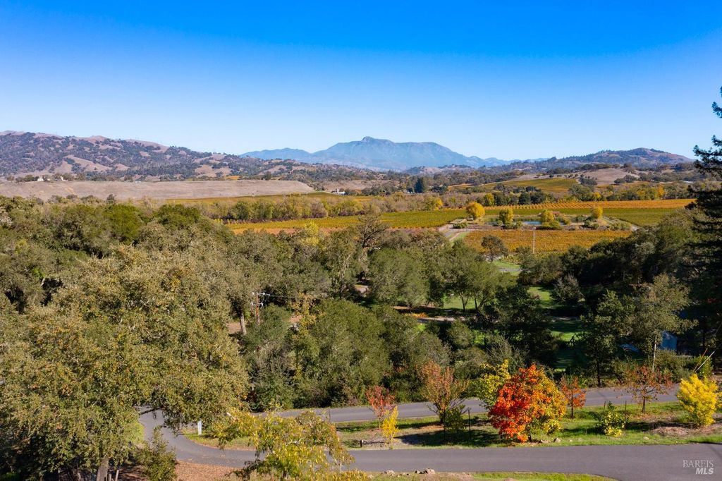 5100 W Soda Rock Ln, Healdsburg, CA 95448