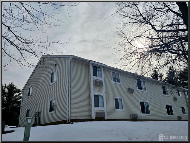 71 Eton Way, Franklin, NJ 08873