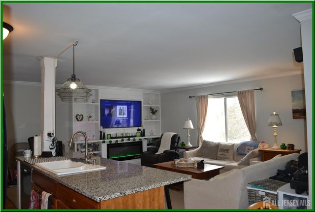 71 Eton Way, Franklin, NJ 08873