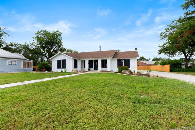 456 Magazine, New Braunfels, TX 78130