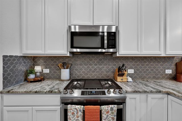 932 Wild Vine Pass, Brenham, TX 77833