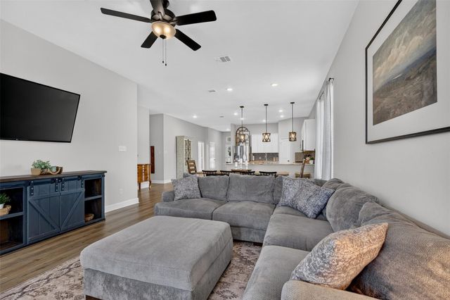 932 Wild Vine Pass, Brenham, TX 77833
